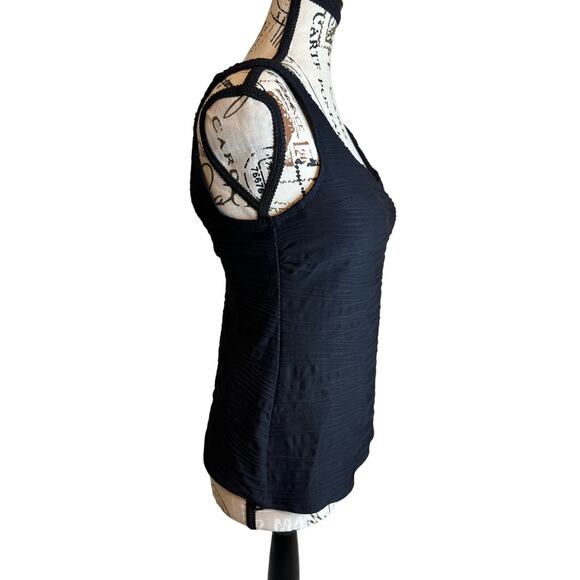 Land’s End women’s black tankini swim top textured, size 4 built in bra EUC - Picture 3 of 5